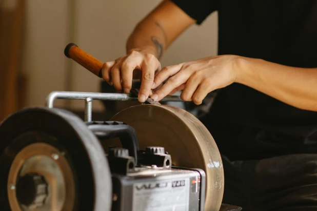 A master sharpener at Cutting Edge Sharpening Services, LLC uses professional equipment to provide high-quality Sharpening Services in White Rock.
